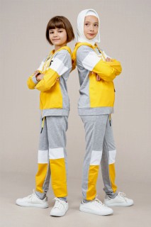 Pajamas - طقم بدلة رياضية بقلنسوة بتفاصيل حروف للفتيات الصغار 100352522 - Turkey
