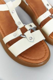 Kevon Cream Toe Sandals 100343446
