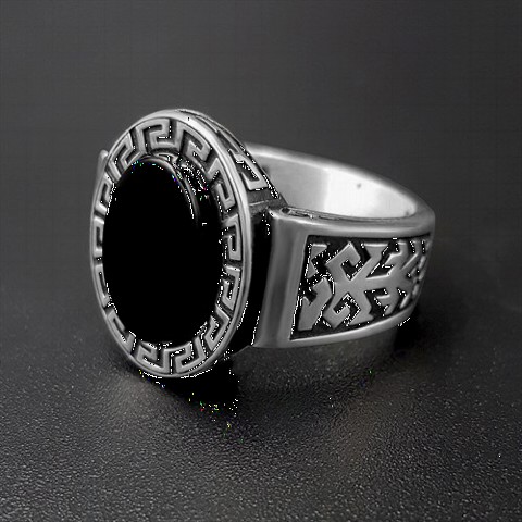 Labyrinth Patterned Onyx Stone Silver Ring 100350230